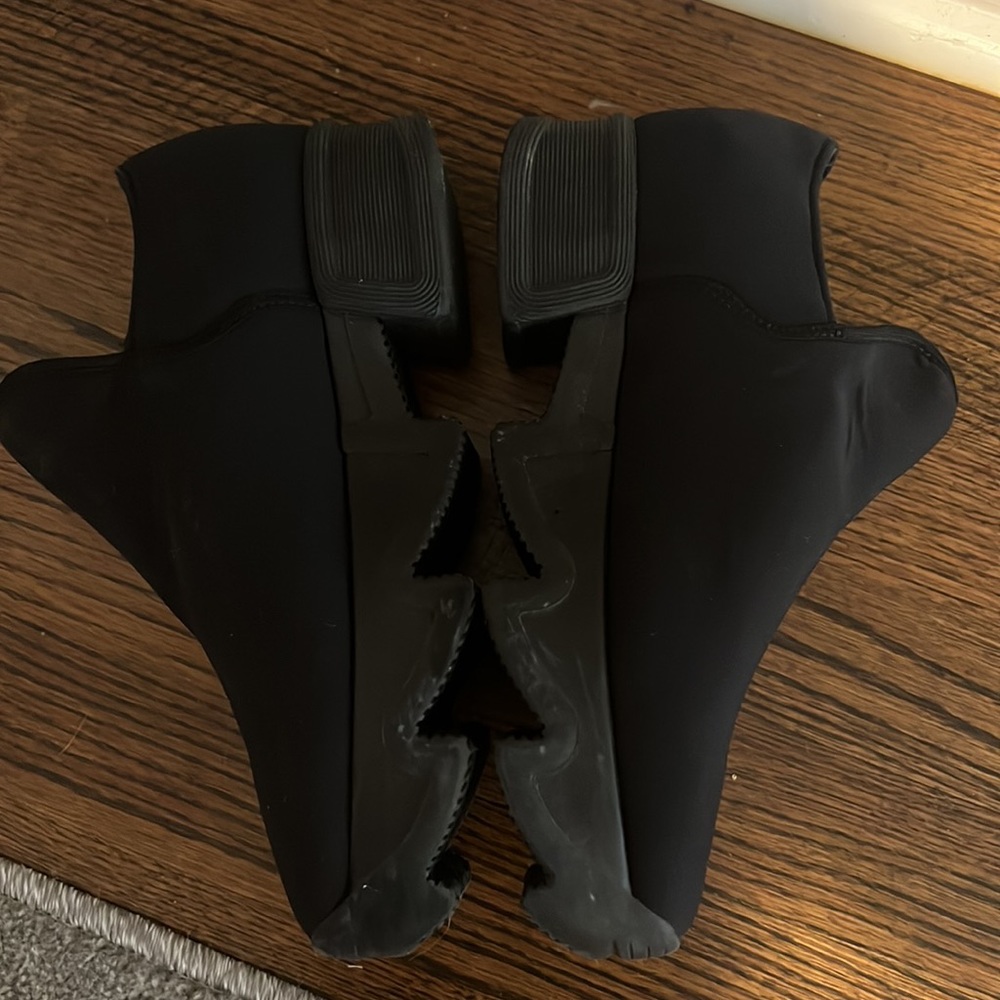 iRi Low Top Sneaker Size 6.5 (37) Black. Vegan! EUC - Picture 6 of 7